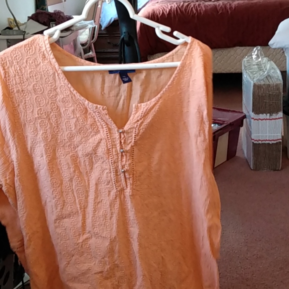 Bandolino women's plus size gauze blouse in peach 2XL